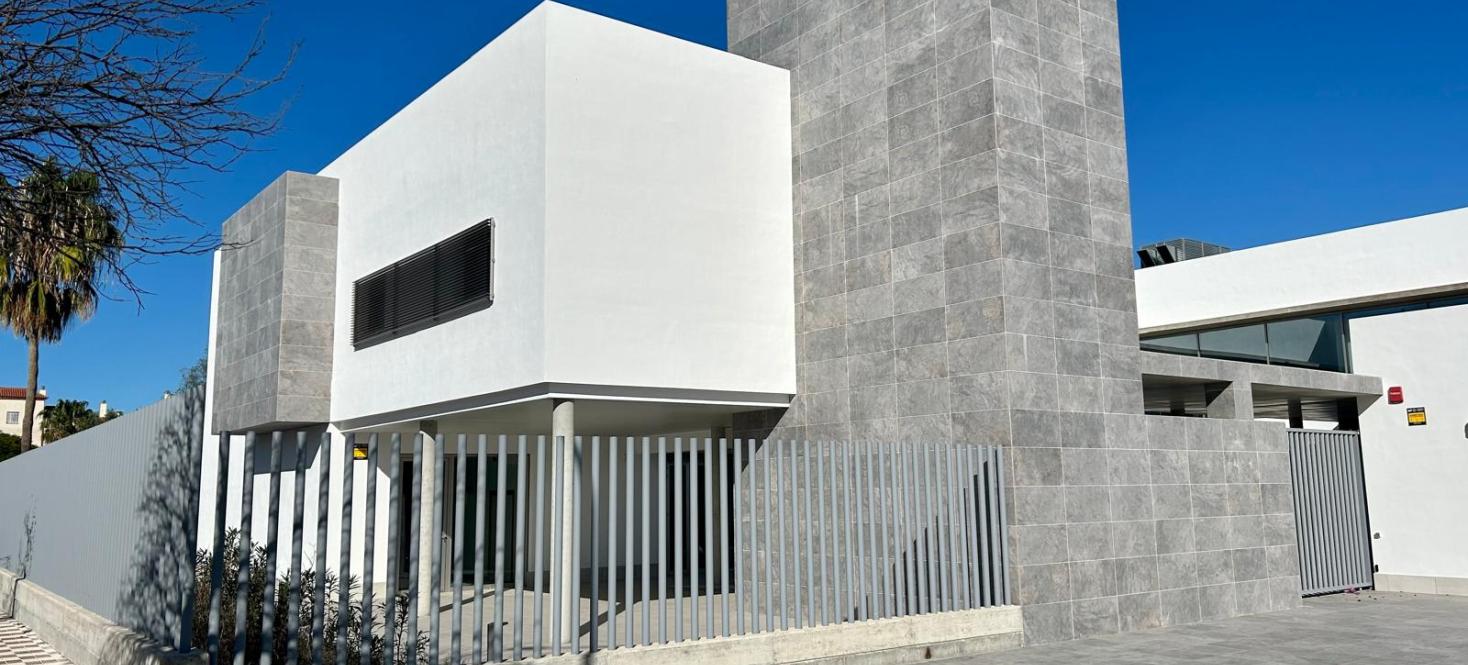 Imagen del centro de Salud de la Dehesilla cerrado desde 2022